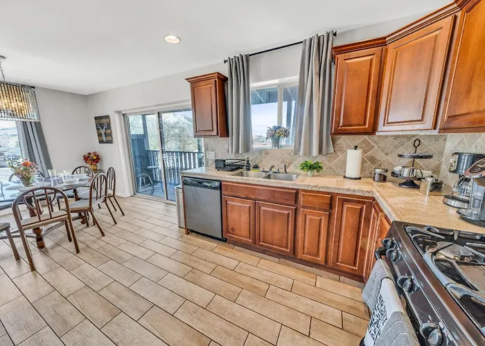 New I Mountain Views I Hot Tub I Lawn Games I Patio I Bbq Ferienhaus *
